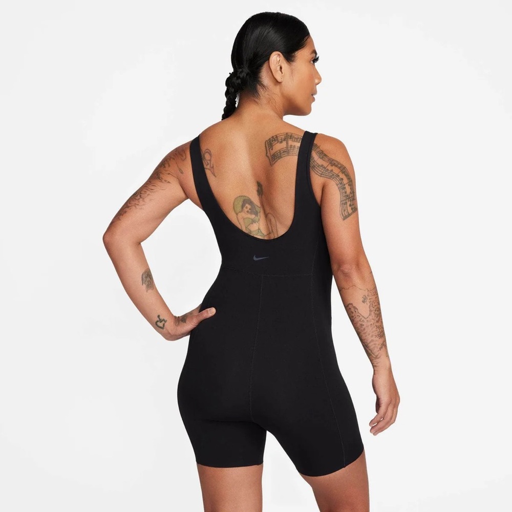 NWOT NIKE DRI-FIT SHORT BODYSUIT - WOMEN'S Large, seamless short, built in bra